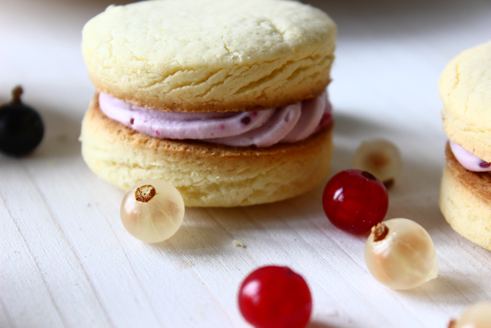 Alfajores Rezept mit Johannisbeer-Topping